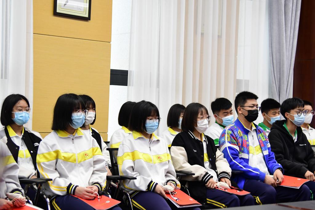 学习百年党史,为考生办实事,开招生工作新局面——独流中学师生走进我